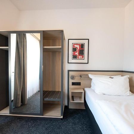 Hotel 7 Saeulen Gmbh Дессау Экстерьер фото
