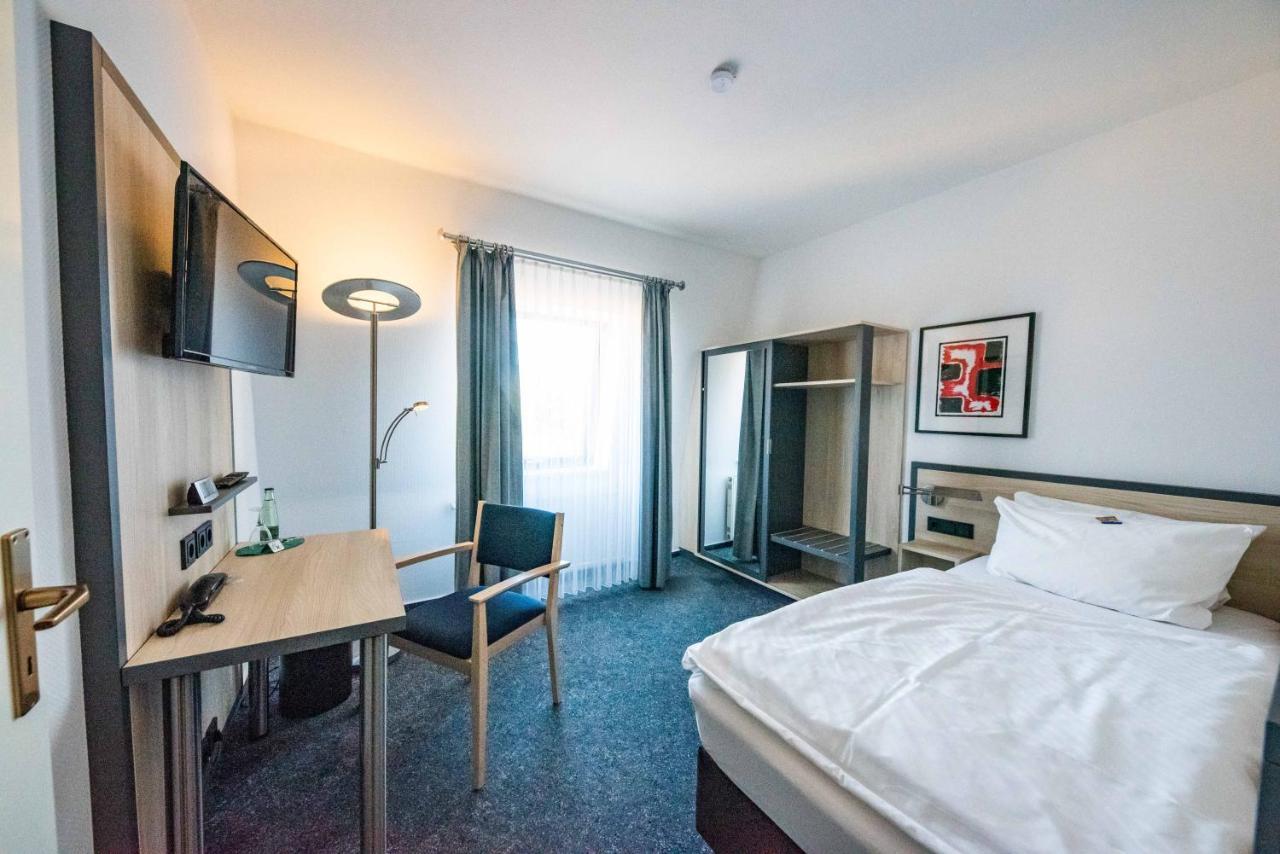 Hotel 7 Saeulen Gmbh Дессау Экстерьер фото