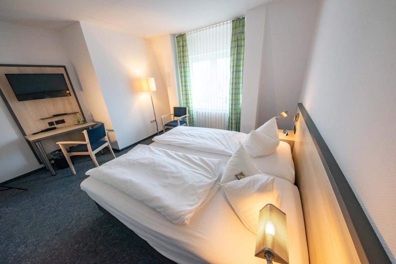 Hotel 7 Saeulen Gmbh Дессау Экстерьер фото