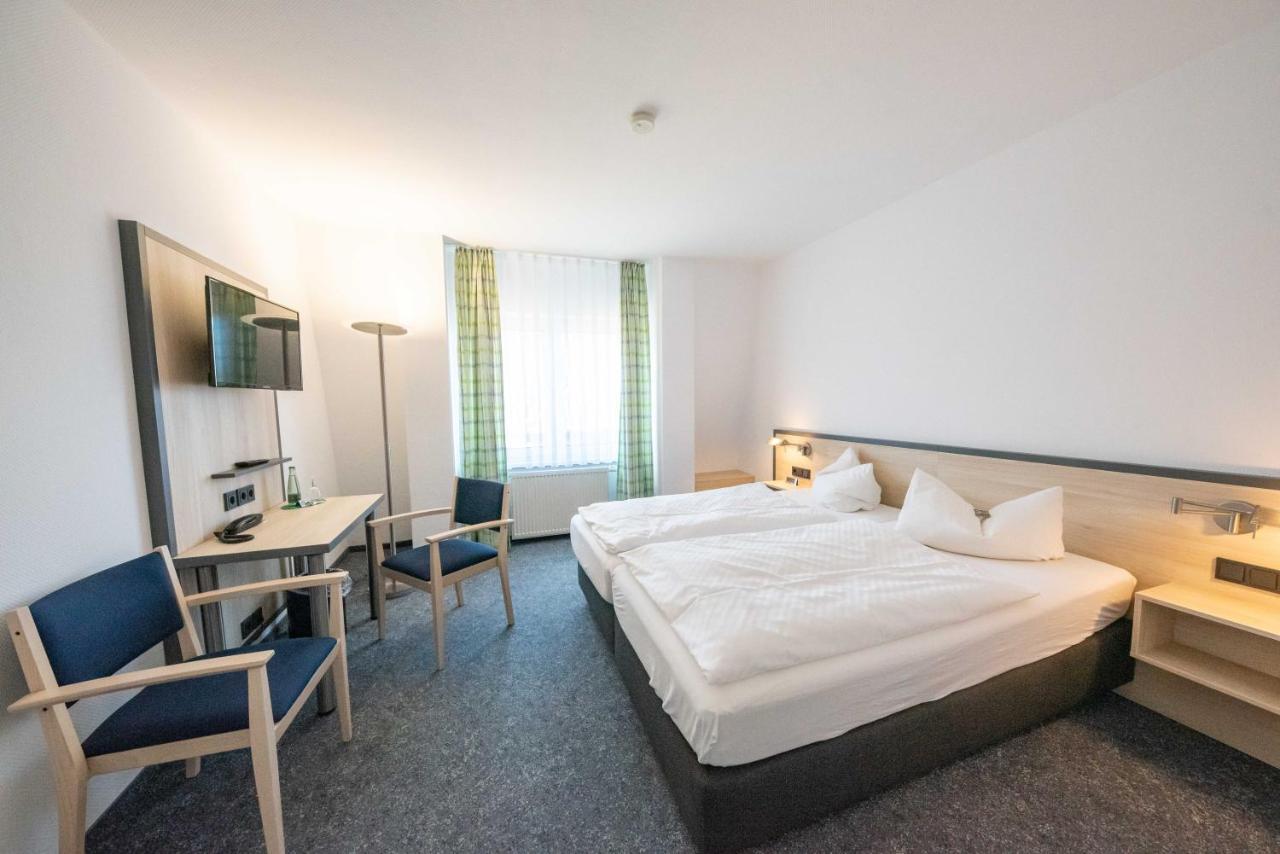 Hotel 7 Saeulen Gmbh Дессау Экстерьер фото