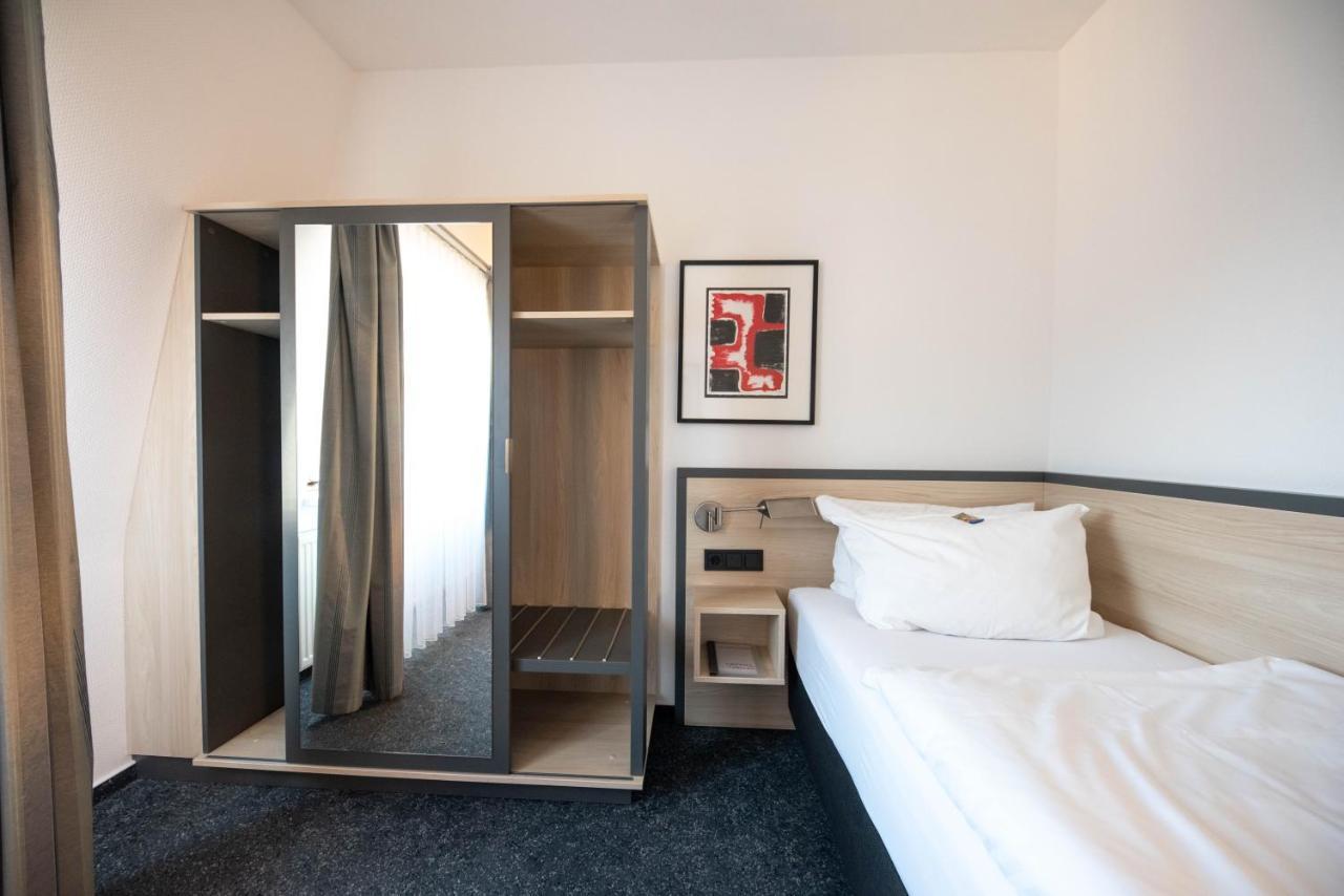 Hotel 7 Saeulen Gmbh Дессау Экстерьер фото