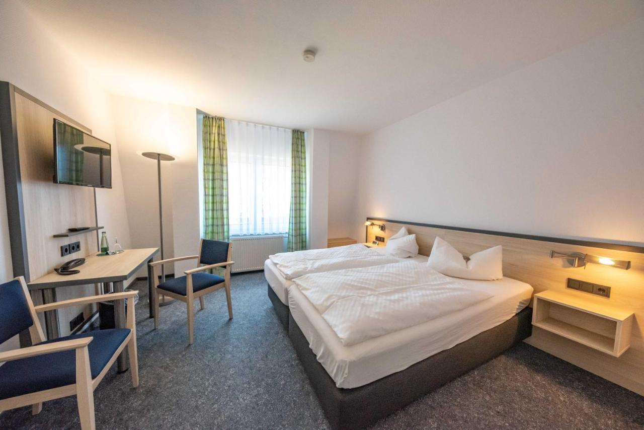 Hotel 7 Saeulen Gmbh Дессау Экстерьер фото
