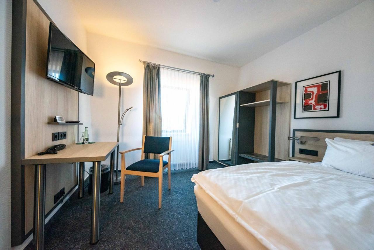 Hotel 7 Saeulen Gmbh Дессау Экстерьер фото