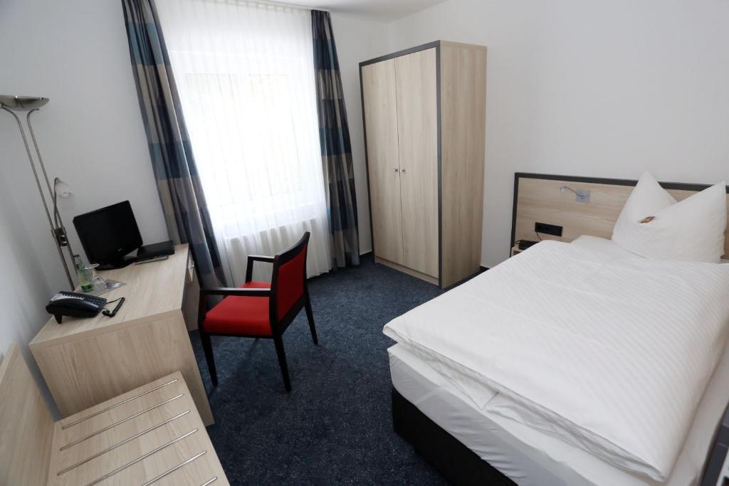 Hotel 7 Saeulen Gmbh Дессау Экстерьер фото