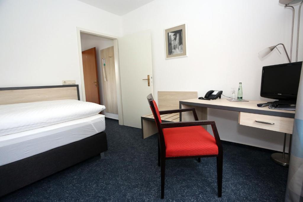 Hotel 7 Saeulen Gmbh Дессау Экстерьер фото