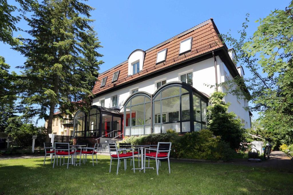Hotel 7 Saeulen Gmbh Дессау Экстерьер фото