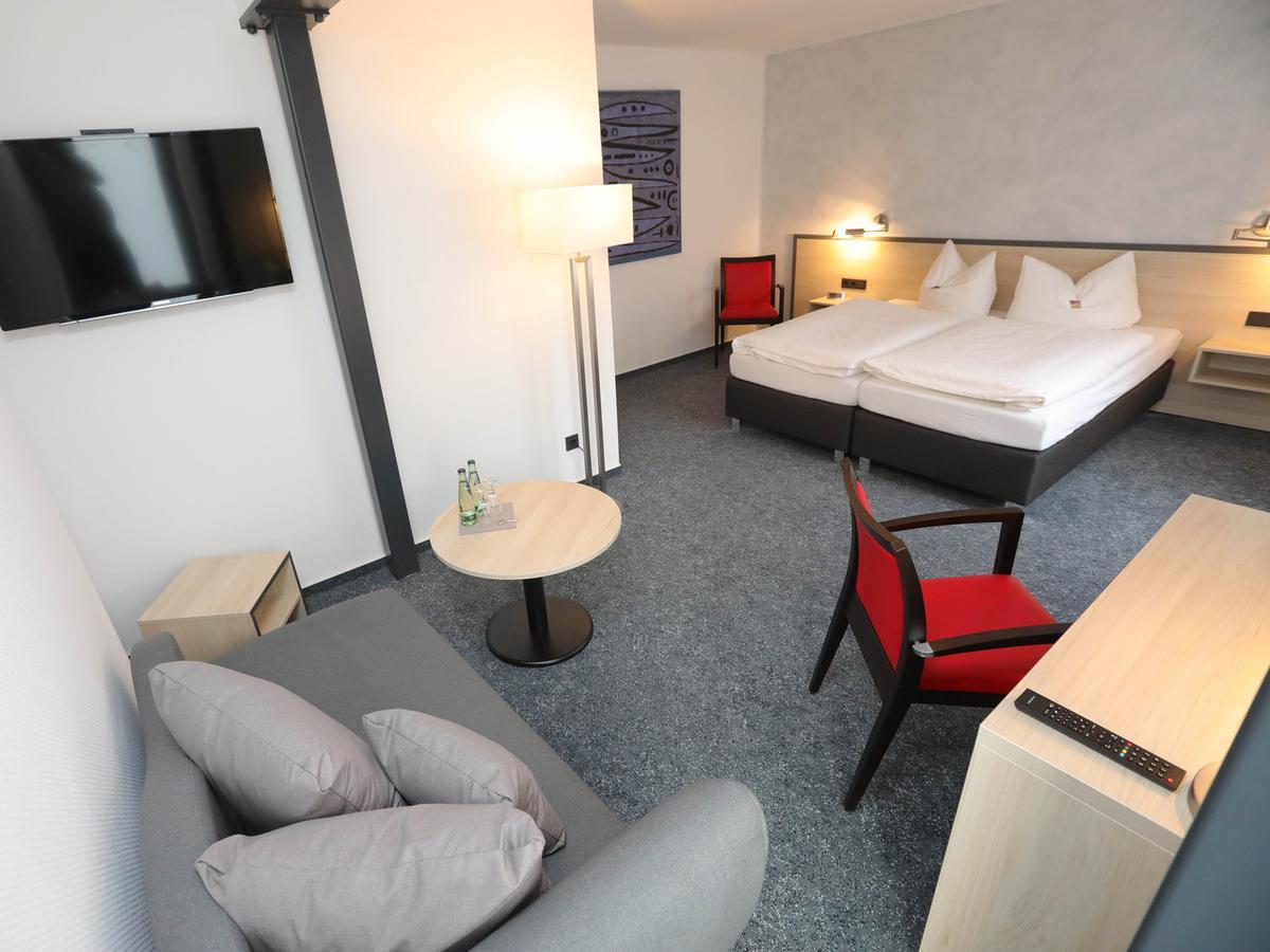 Hotel 7 Saeulen Gmbh Дессау Экстерьер фото