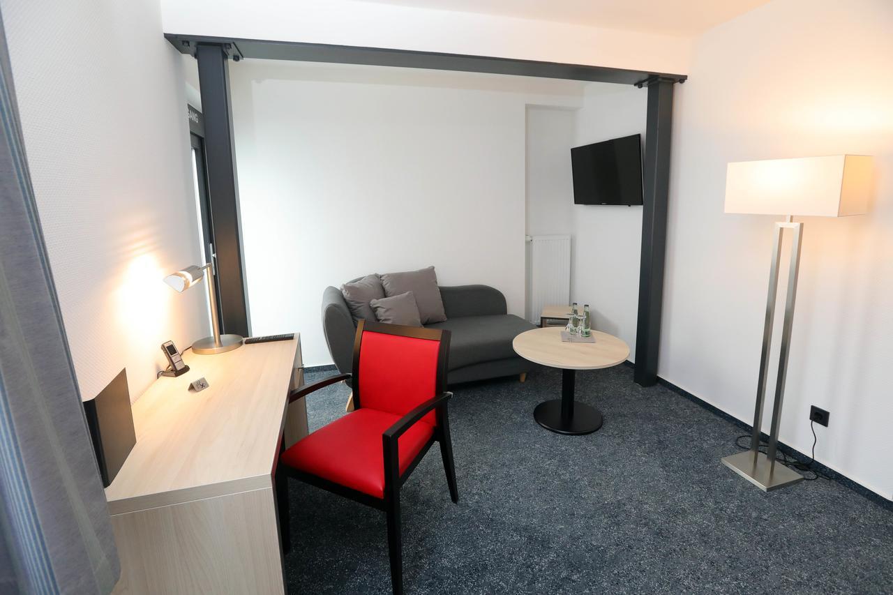 Hotel 7 Saeulen Gmbh Дессау Экстерьер фото
