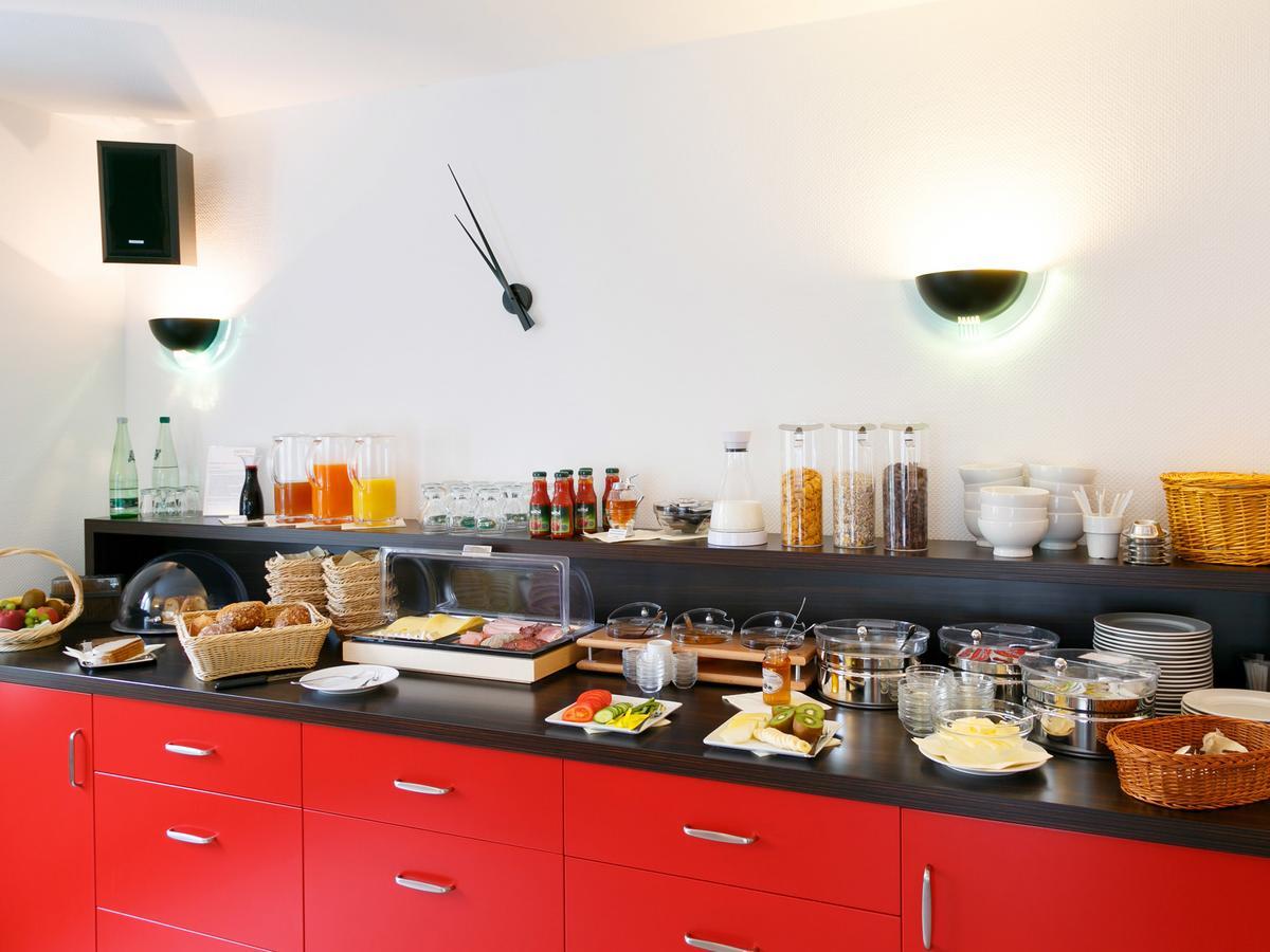 Hotel 7 Saeulen Gmbh Дессау Экстерьер фото