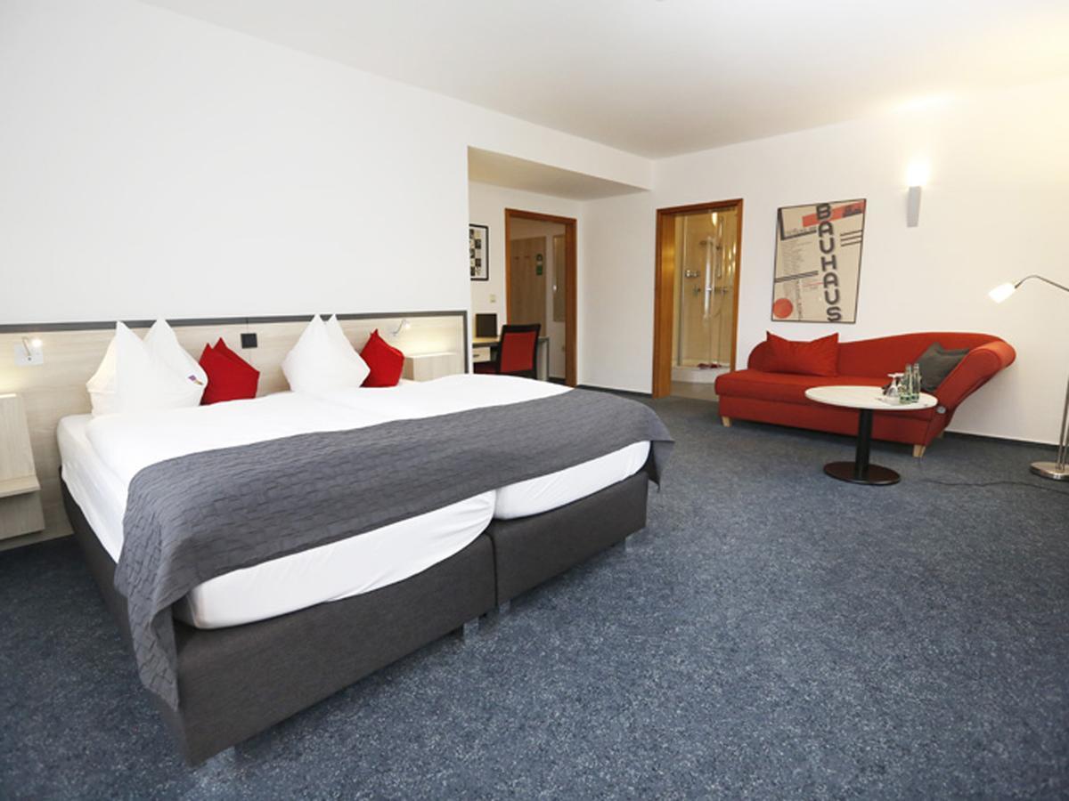 Hotel 7 Saeulen Gmbh Дессау Экстерьер фото