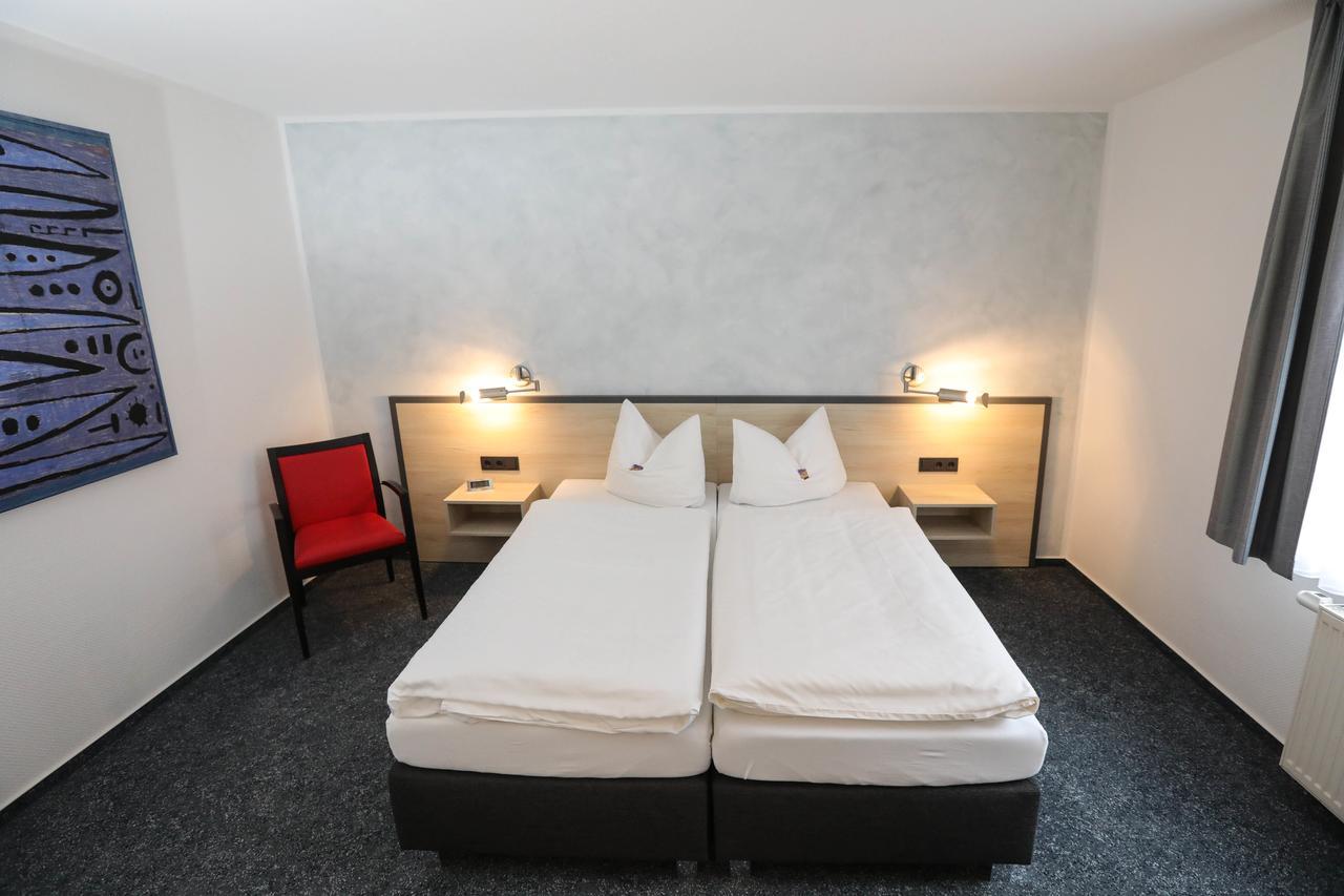 Hotel 7 Saeulen Gmbh Дессау Экстерьер фото